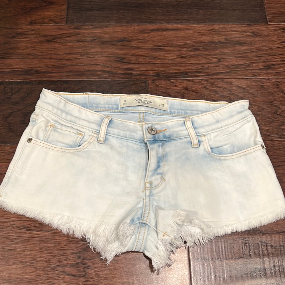 Abercrombie and Fitch bleached shorts. Size 25/0. Good condition.